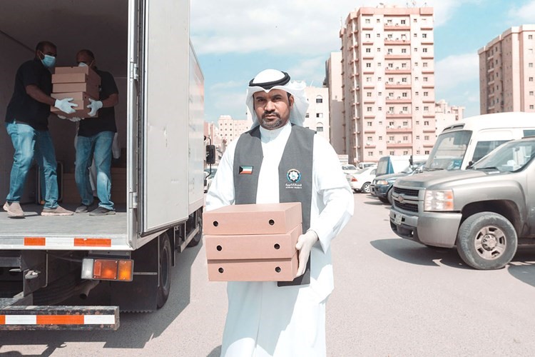 توزيع وجبات افطار صائم