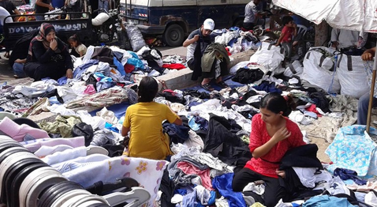بالفيديو.. سوق البالة وجهة السوريين لشراء الملابس قبل عيد الفطر