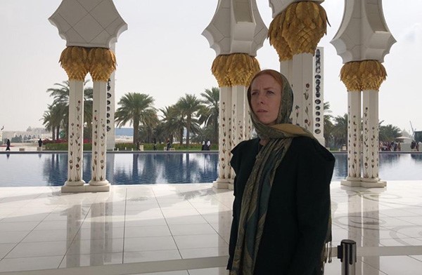 بالفيديو.. دبلوماسية بريطانية تجرّب الصوم "تضامنا مع المسلمين"