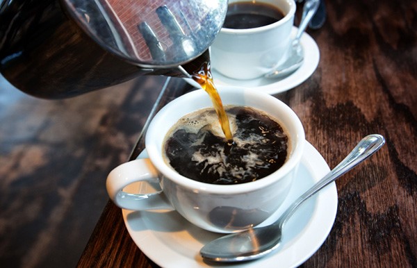 دراسة علمية جديدة: شرب الشاي أو القهوة يلعب دوراً وقائياً في حماية الجهاز العصبي