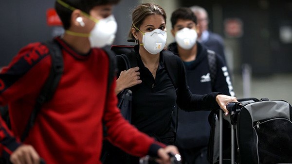 فيروس كورونا: إيزي جيت تفرض ارتداء الكمامات على متن طائراتها