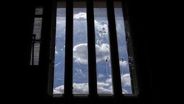 بالفيديو.. سجين محكوم بالمؤبد يفتتح مدونة للطهي ويتحول إلى نجم بالإنترنت