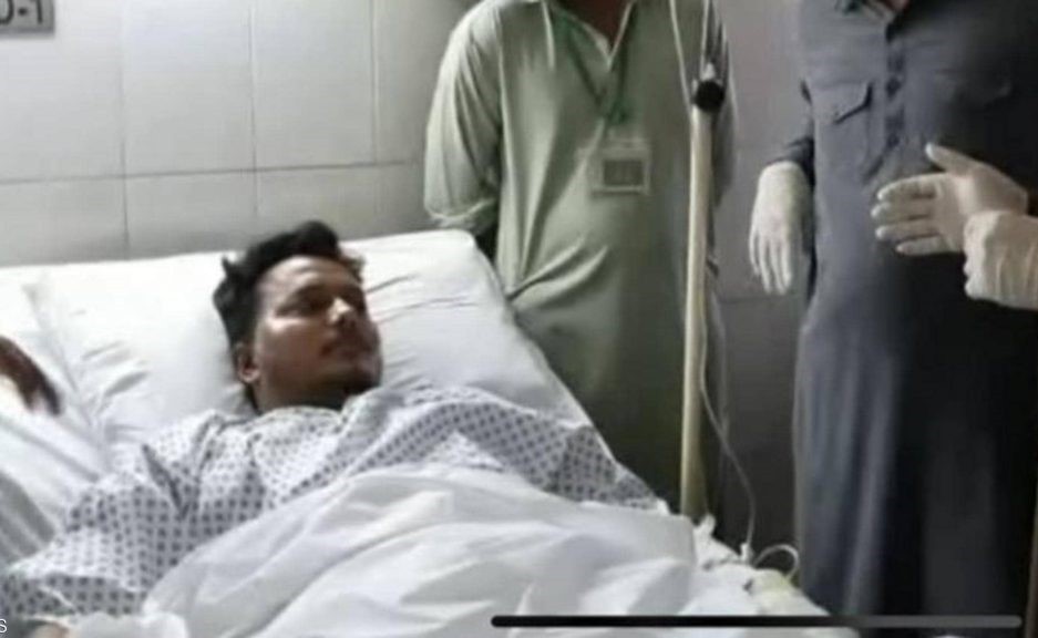 الناجي من تحطم الطائرة الباكستانية يروي تفاصيل مثيرة لحظة الحادث.. وتصرف مفاجئ ينقذه من الموت!