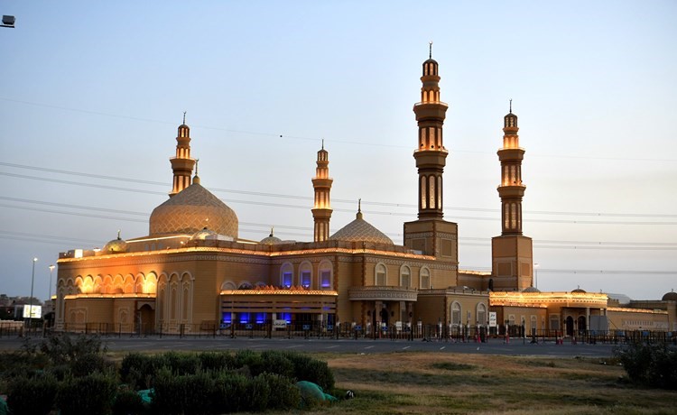 مسجد بلال بن رباح صدح منه التكبير والتهليل 				 (قاسم باشا)