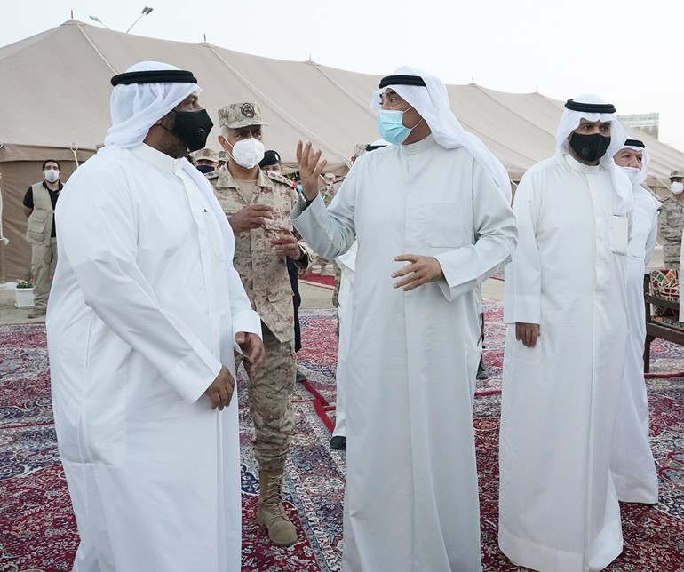 حديث بين سمو الشيخ صباح الخالد و الشيخ احمد المنصور بحضور انس الصالح والفريق محمد الخضر