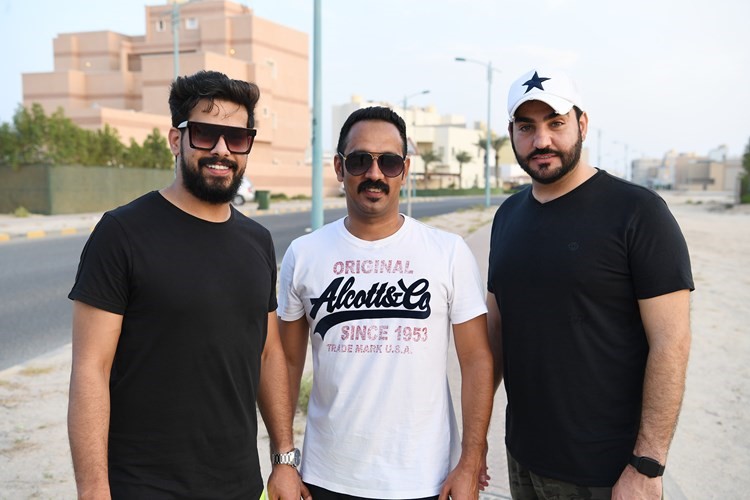 مواطنون خلال تريضهم