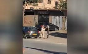 بالفيديو.. هدية عيد غير متوقعة لفقير في أحد شوارع الجزائر