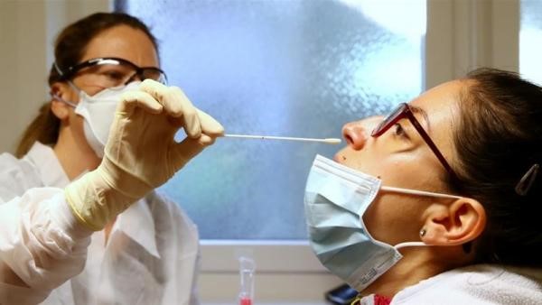 أطباء ألمان: مسحات الفم أو الأنف لفحص فيروس كورونا «غير موثوقة»