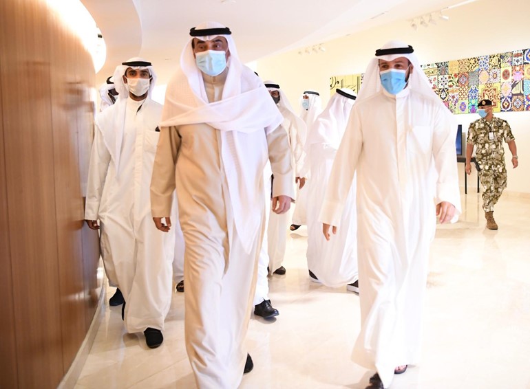 الرئيس مرزوق الغانم وسمو رئيس الوزراء الشيخ صباح الخالد لدى دخولها لحضور الاجتماع 