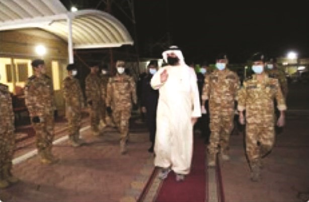 الوزير أنس الصالح يحيي ضباط وأفراد أمن الحدود