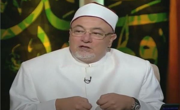 بالفيديو.. داعية مصري: «الشيخ إللى مقعدش على القهوة مينفعش»