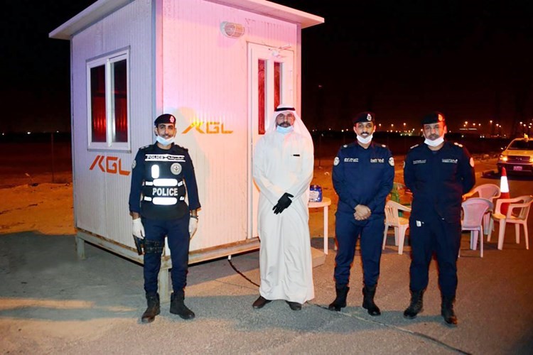 أسعد العنزي متفقدا الكبائن واحتياجات ضباط وزارة الداخلية