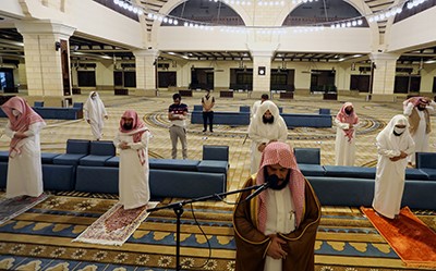 السعودية تفتح المسجد النبوي أمام المصلين وسط إجراءات احترازية