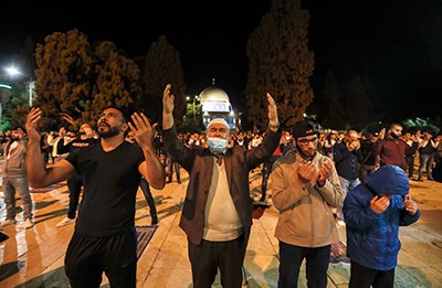 بعد 70 يوماً على الإغلاق..المسجد الأقصى يحتضن المصلين وسط فرحة عارمة