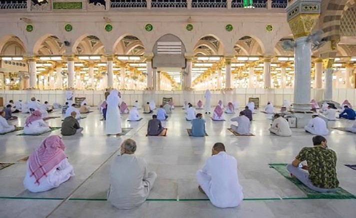 المسجد النبوي يعود لاستقبال المصلين 	(واس)