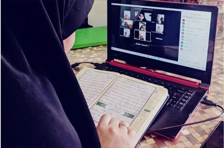 محاضرة أخرى تقوم بتفسير القرآن الكريم أونلاين