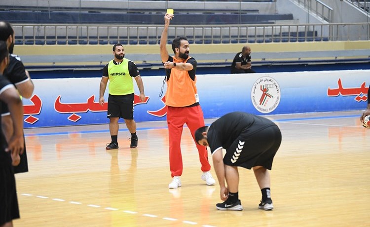 جانب من محاضرات تحكيمية سابقة باتحاد اليد