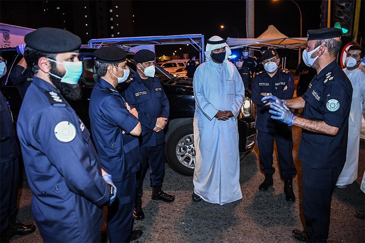 الصالح والنهام تفقدا عددا من النقاط الأمنية والعسكرية المتمركزة على المداخل والمخارج للمناطق المعزولة
