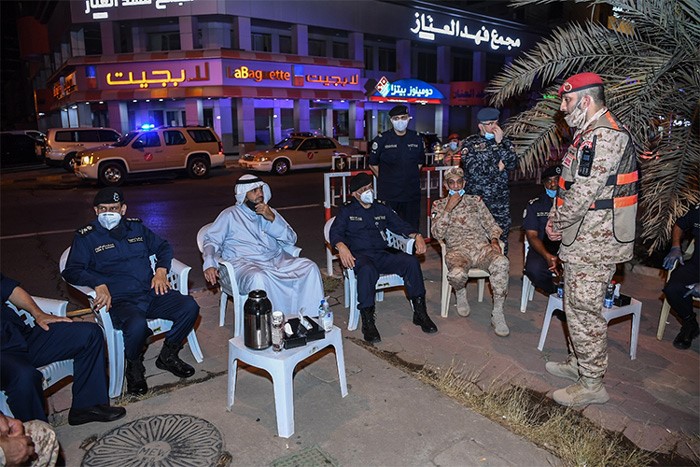 الصالح والنهام تفقدا عددا من النقاط الأمنية والعسكرية المتمركزة على المداخل والمخارج للمناطق المعزولة