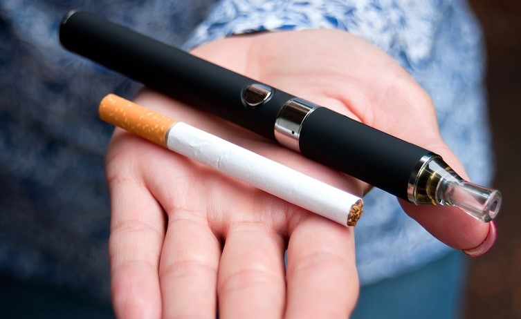 «التجارة»: نيكوتين السجائر الإلكترونية لن يُباع لمن دون 21 عاماً