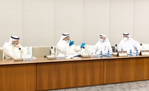 خالد العتيبي وأحمد الفضل والحميدي السبيعي وعبدالله الكندري اثناء الاجتماع
