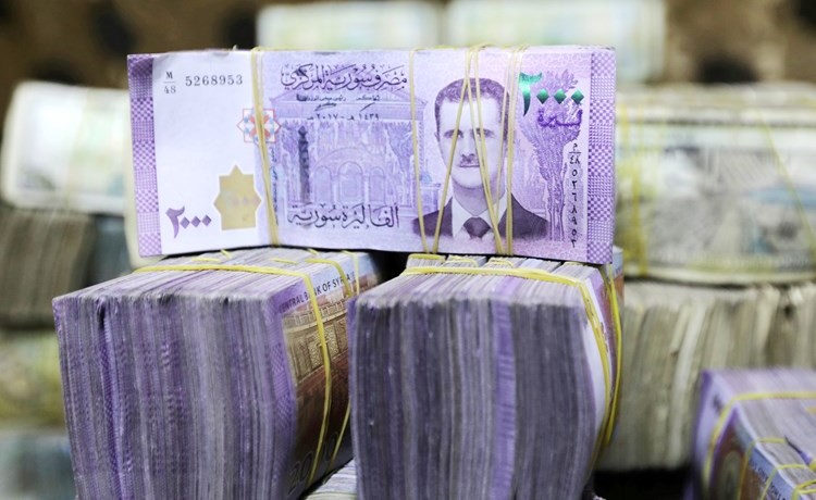 الليرة تواصل الانهيار والذهب يلاحقها
