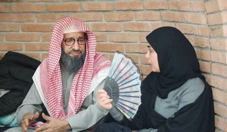 مشهد يجمع بين هنادي الكندري والفنان السعودي عبدالله السدحان في كسرة ظهر