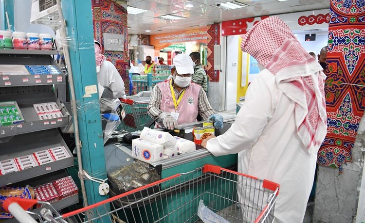 التزام تام من موظفي تعاونية الجليب بالاشتراطات الطبية والصحية	(قاسم باشا )