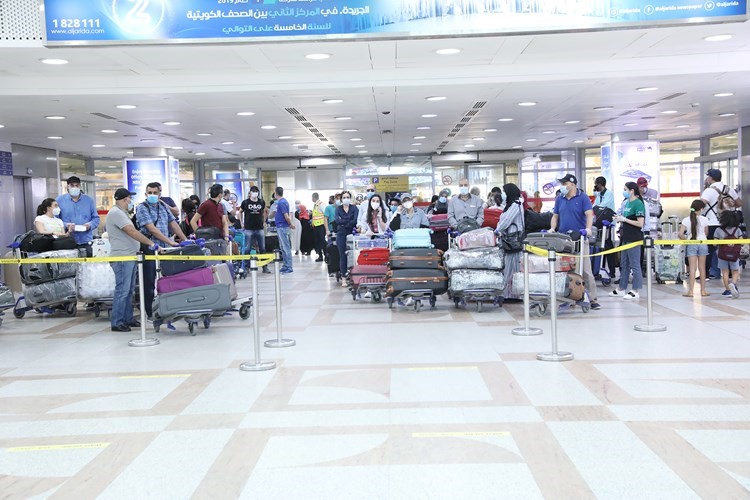 تجمع عند منطقة وزن الأمتعة