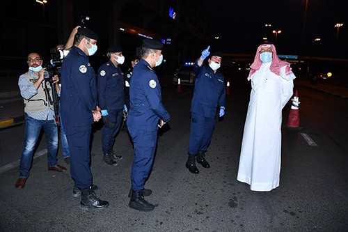 محافظ حولي ووكيل الأمن العام تفقدا نقاطاً أمنية في منطقة حولي المعزولة