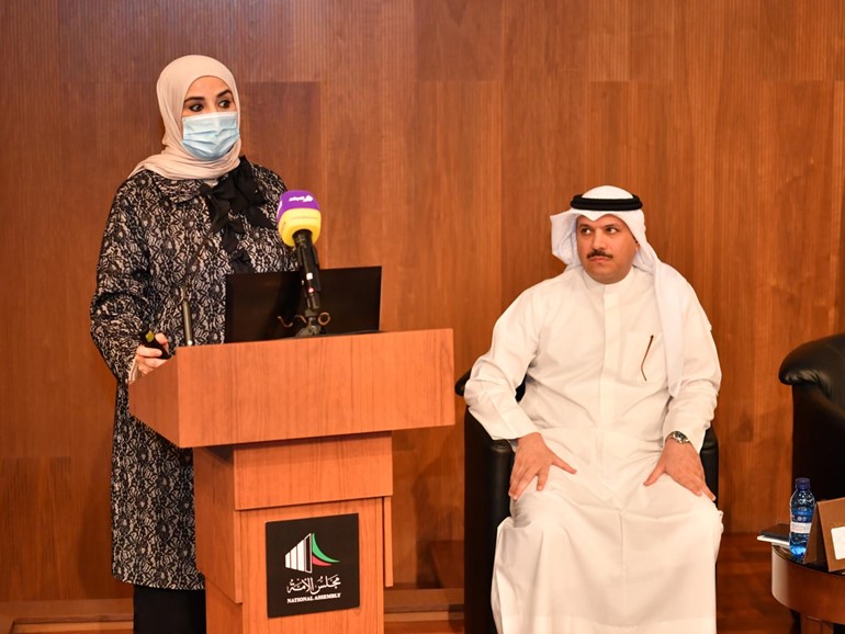 مريم العقيل 