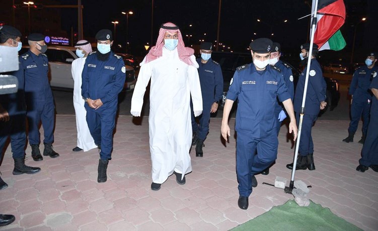 الفريق الشيخ أحمد النواف واللواء فراج الزعبي خلال الزيارة التفقدية