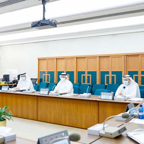 مبارك الحريص أثناء اجتماع لجنة الاولويات