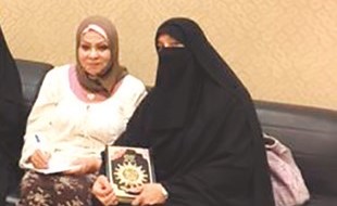 كفا العنزي والزميلة ليلى الشافعي