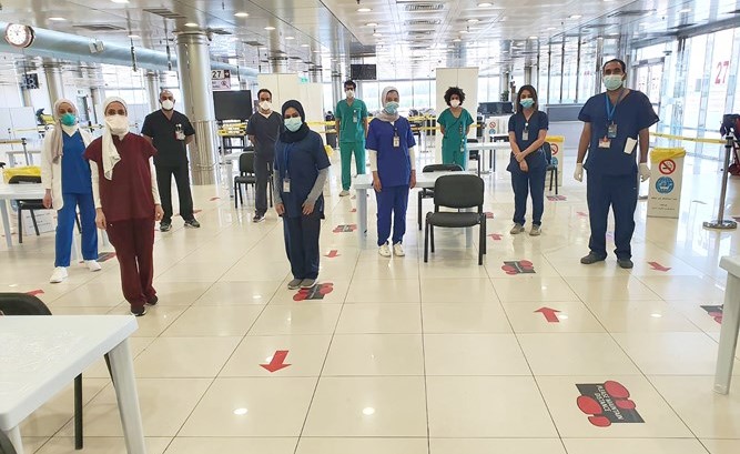 الطاقم الطبي في استقبال العائدين