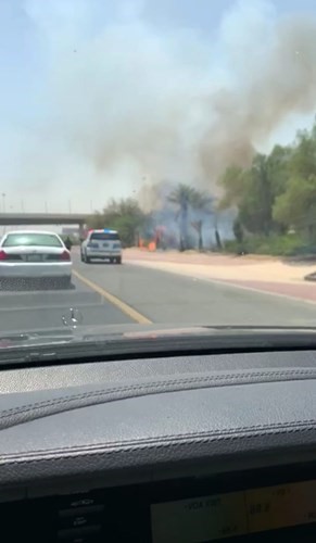 المارة التقطوا صورا ومقاطع للحريق