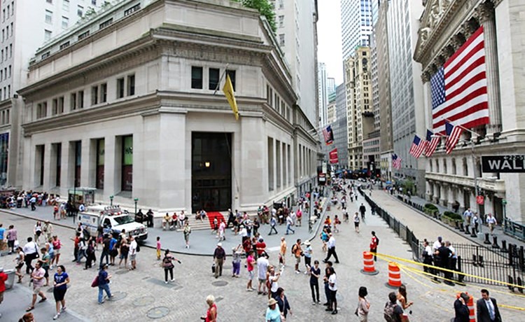 ثروات الأسر الأميركية تتراجع 5.6%