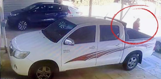بالفيديو.. كاميرا توثق أغرب طريقة لسرقة «دليفري» المطاعم في زمن الكورونا بالملاحقة والنداء بـ : «لا تدق الجرس وهات الطلب»