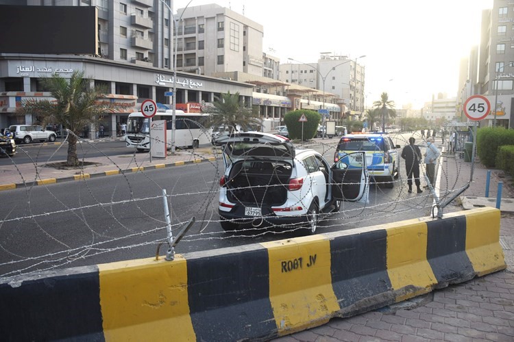 الفروانية مغلقة والكثير من الأنشطة التجارية معطلة بسبب كورونا	 (احمد علي)