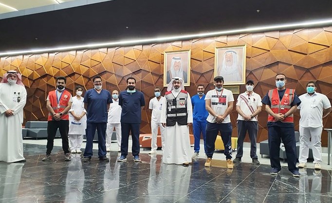 محسن الرشيدي ود.أحمد الرشيدي وطواقم التمريض في استقبال العائدين