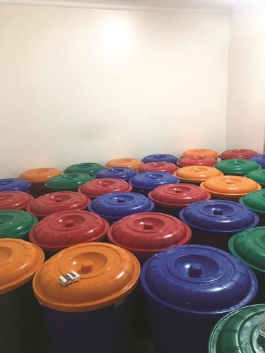 الخمور المضبوطة داخل المصنع