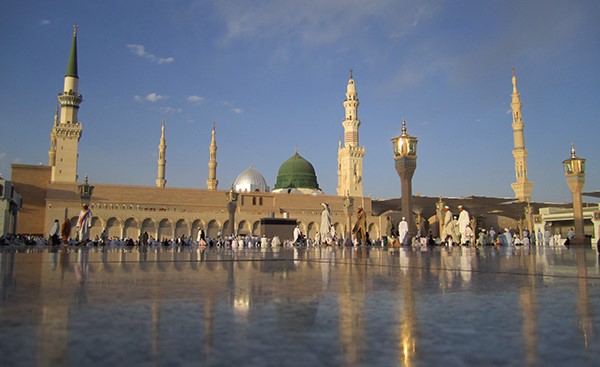 بالفيديو.. سر تسمية الباب القبلي بالمسجد النبوي.. وكيف زاد عدد الأبواب من 3 إلى 100