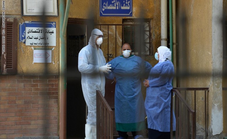 هل يوجد أكثر من نوع "كورونا" في مصر؟ مستشار الرئيس المصري يجيب