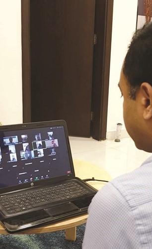 د. نوراس أثناء المحاضرة