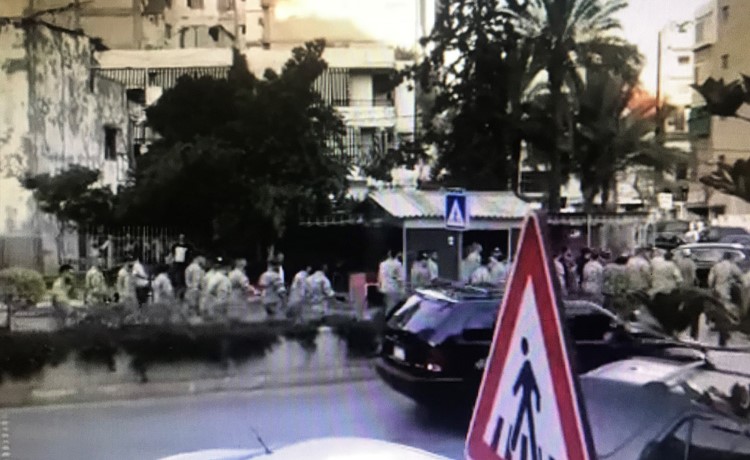 صور مأخوذة من ڤيديو لعناصر من حزب الله وحركة أمل خلال انتشارها في عدة شوارع ببيروت (محمود الطويل)