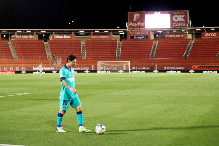 برشلونة.. يكتفي برباعية وإبداعات ميسي