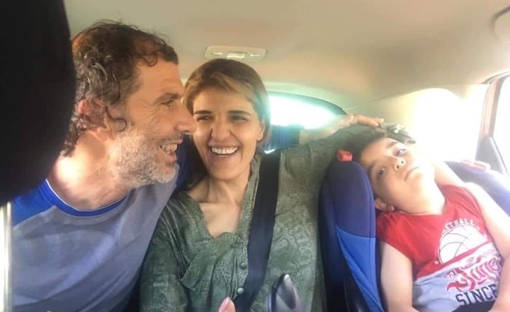 بالفيديو.. أسير يحتضن ابنه لأول مرة.. أنجب بنطفة مهربة