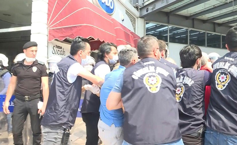 بالفيديو.. حزب الشعوب الديموقراطي يباشر تجمعات من أجل الديموقراطية في تركيا