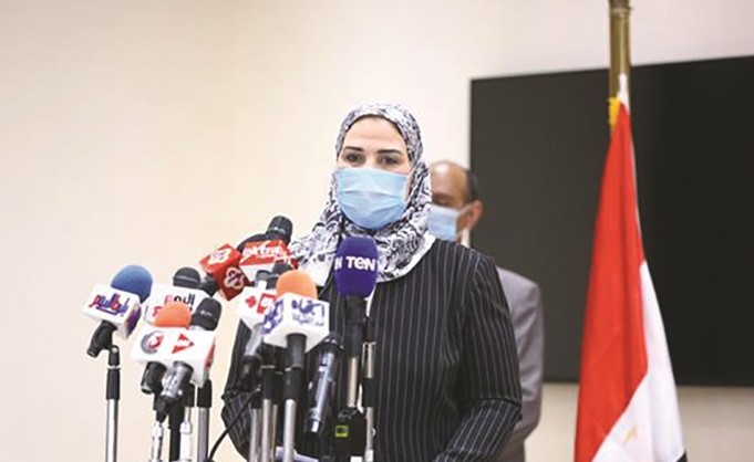نيفين القباج وزيرة التضامن الاجتماعي القائم بأعمال رئيس الهيئة القومية للتأمين الاجتماعي خلال المؤتمر الصحافي