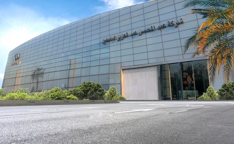 «إنفينيتي البابطين» ترحب بالعملاء في معرضها وتدعوهم لاكتشاف موديلاتها الرائعة